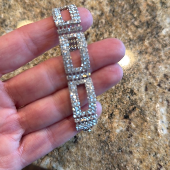 Sparkly silver crystal open rectangle adjustable bracelet. - Picture 4 of 4